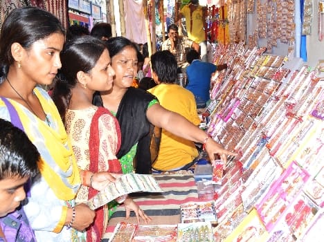 Rakhi shops thronging crowds