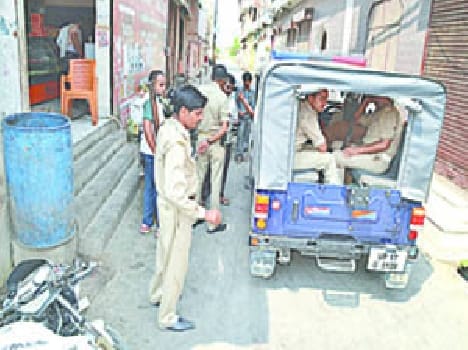 premi yugal ki talash mai baithaya pahara