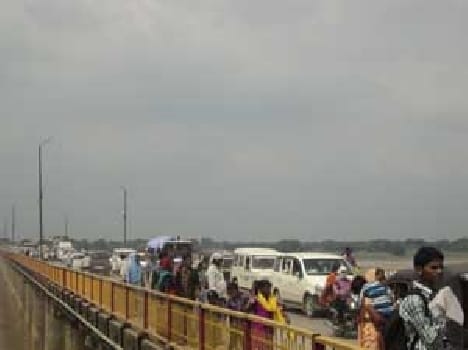 Twelve hours stranded people in jam