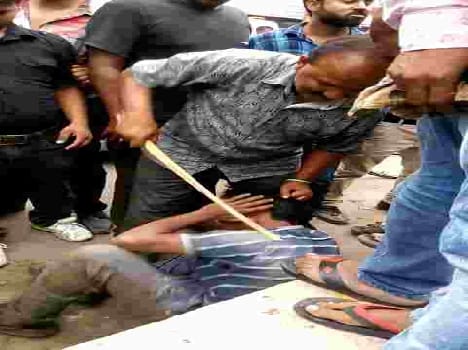 robbers beaten by public