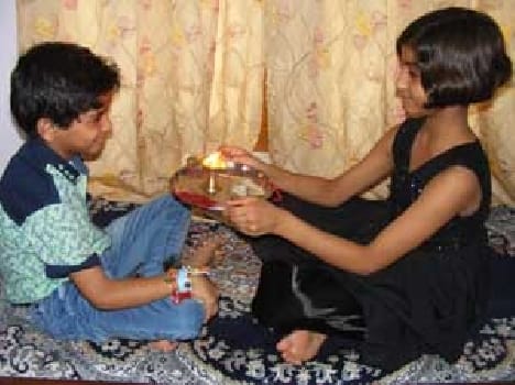 Tied a rakhi brothers , the word of the defense