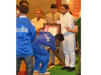 Akhilesh Yadav promises money for sports.