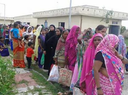 women complains against corruption in UP jail