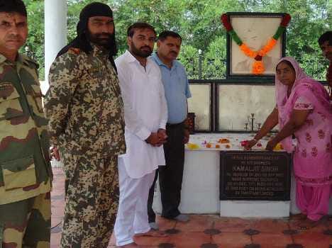 rakhi special: from 43 years amritpal tie rakhi to martyr brother 