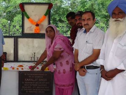 rakhi special: from 43 years amritpal tie rakhi to martyr brother 