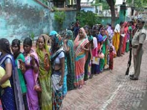 Sisters tie rakhi prison detainees arrived