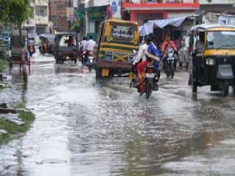 Passers by waterlogging difficult