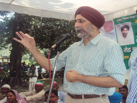 Maneka district's population is 26 years smoothie