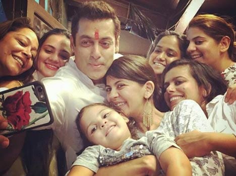 arpita invite salman khan for marriage at mandi.
