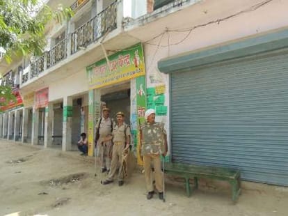 50 people injured in a clash in Barabanki.