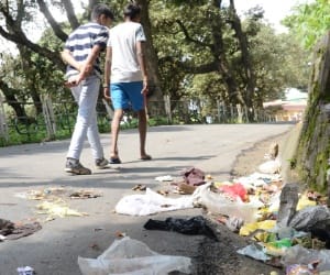 Garbage thrown on the road will take 20 thousand fine.
