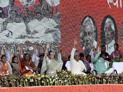 Nitish led Janta Pariwar gaining in Bihar elections:Survey