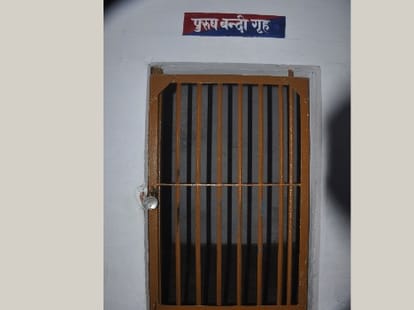 Police beats a man till death in Barabanki.