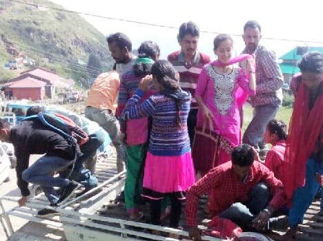 womens have to travel through crowded buses on rakhi.