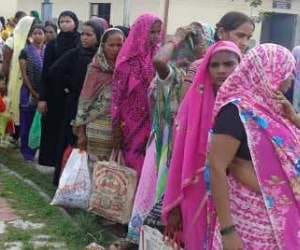 women complains against corruption in UP jail