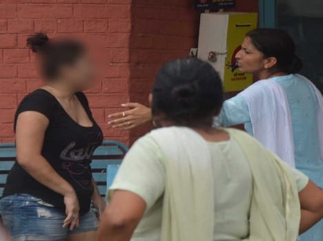 drunkurd ujbekishtani young lady fights with policeman