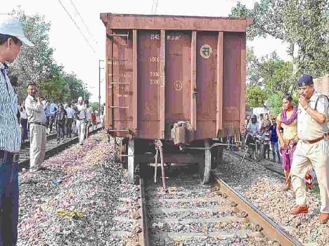 goods train derail at agra cantt