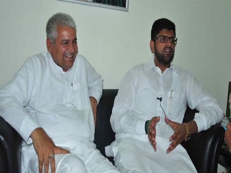 dusyant told that- congress and BJP both are teacher