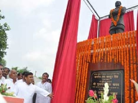 CM unveiled the statues