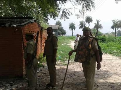 people attacks on police thana in barabanki district