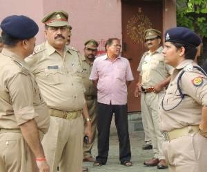 people attacks on police thana in barabanki district