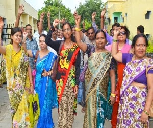 Cadre division angry Teacher, performed strongly