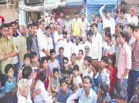 protest after arrested three people in kangalpada