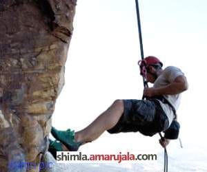 Mountaineer falls down at lahul, missing.