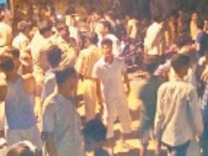 drunked man enter in temple, ruckus of bajrang dal