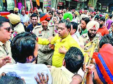 shiv sena will contest municipal corporation elections alone in JK 