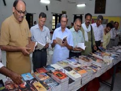 uttarakhand amit joshi spread hindi in foreign.