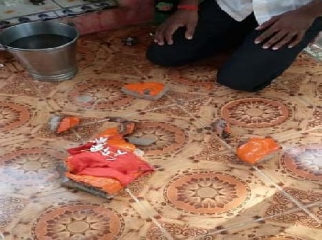 Killed in Meja hammer cut the statue of Hanuman