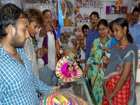 Preparations of Janmashtami, the market was crowded