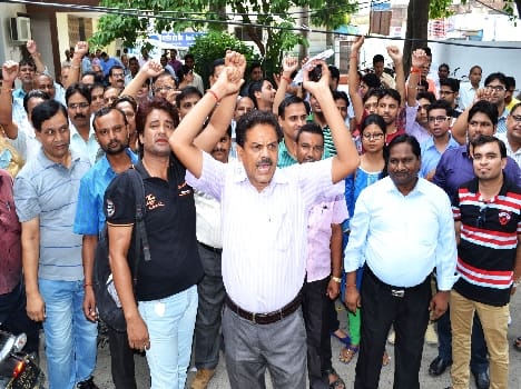 Against anti-labor policies issued city