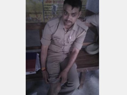 police team beaten by mob in bahedi