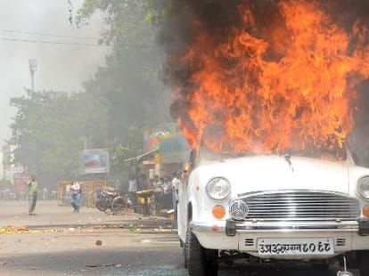 police and student face to face in lucknow