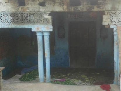 girl committed suicide in her house
