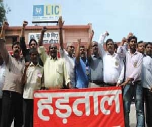 University personnel began to strike up pen