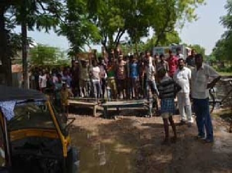 People perform for road construction .