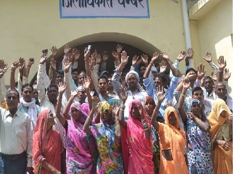 Wine contract plot memorandum handed over by villagers