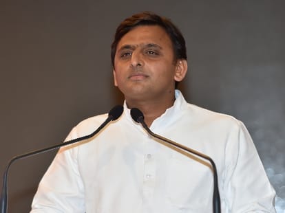 akhilesh yadav address senior bureaucrats