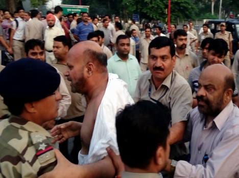 fight in haridwar in strike, police lathicharge.