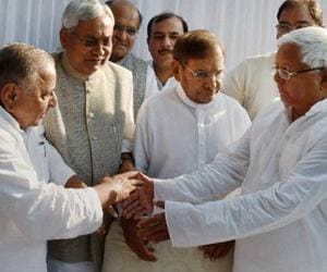 Samajwadi Party will indepndently contest Bihar Elections alone - mahagathbandhan breaks 