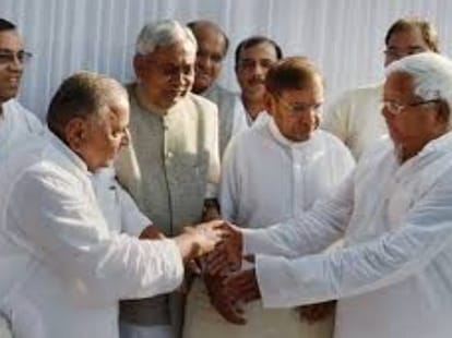 I leave janta pariwar due to congress: Mulayam