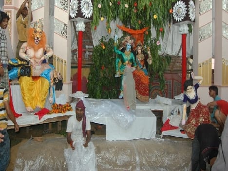 Dressed in Kanha reception door steps