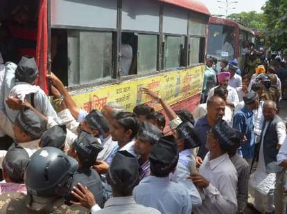 Four thousand teachers protest in Lucknow.