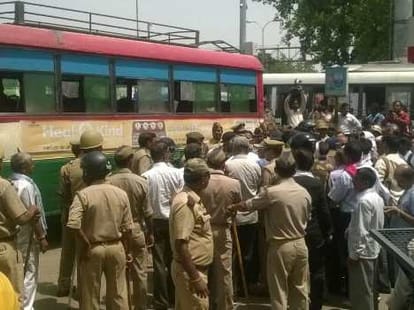 Four thousand teachers protest in Lucknow.