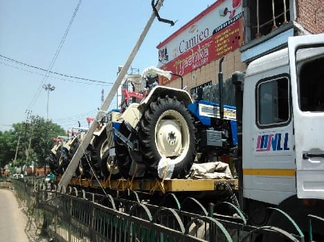 The truck fell on pole