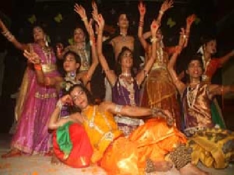 In the court of gopis Maharas Udyan kanha-kisli.