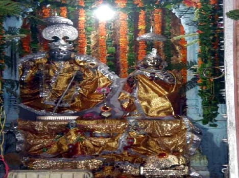  Temples had special decorations, drew a crowd of worshipers